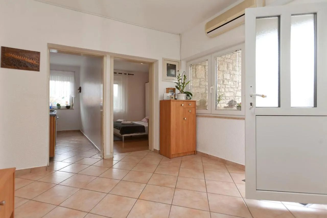 Apartman Nade Pula 0*,  Croatia