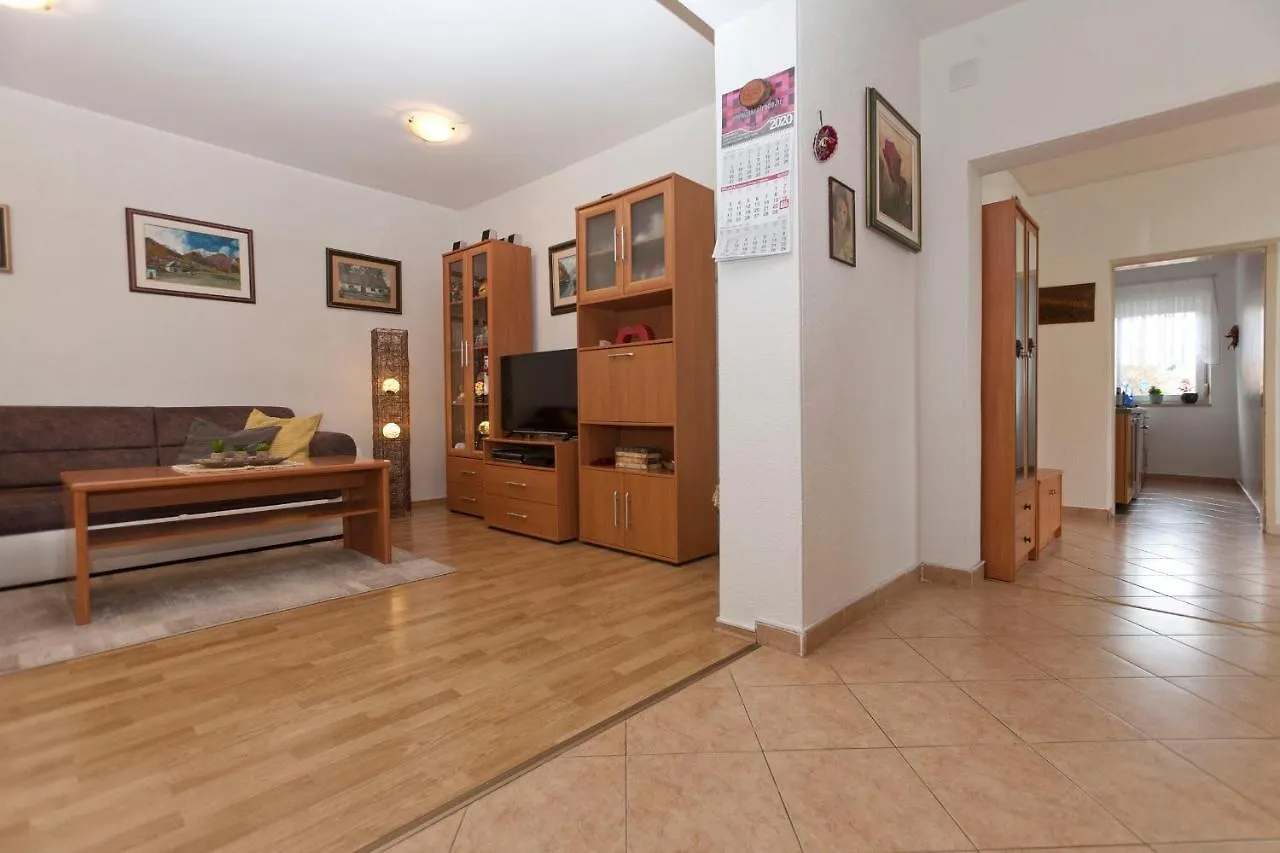 Apartman Nade Pula 0*,  Croatia