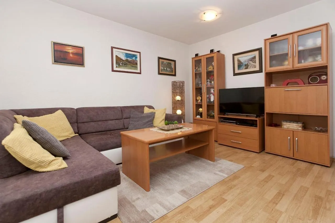 Apartman Nade Pula 0*,